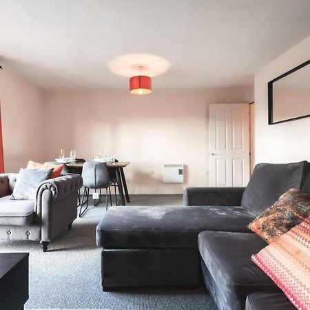City Centre Comfort: Spacious 2-Bed with Smart TVs and Secure Parking Southampton Exterior photo