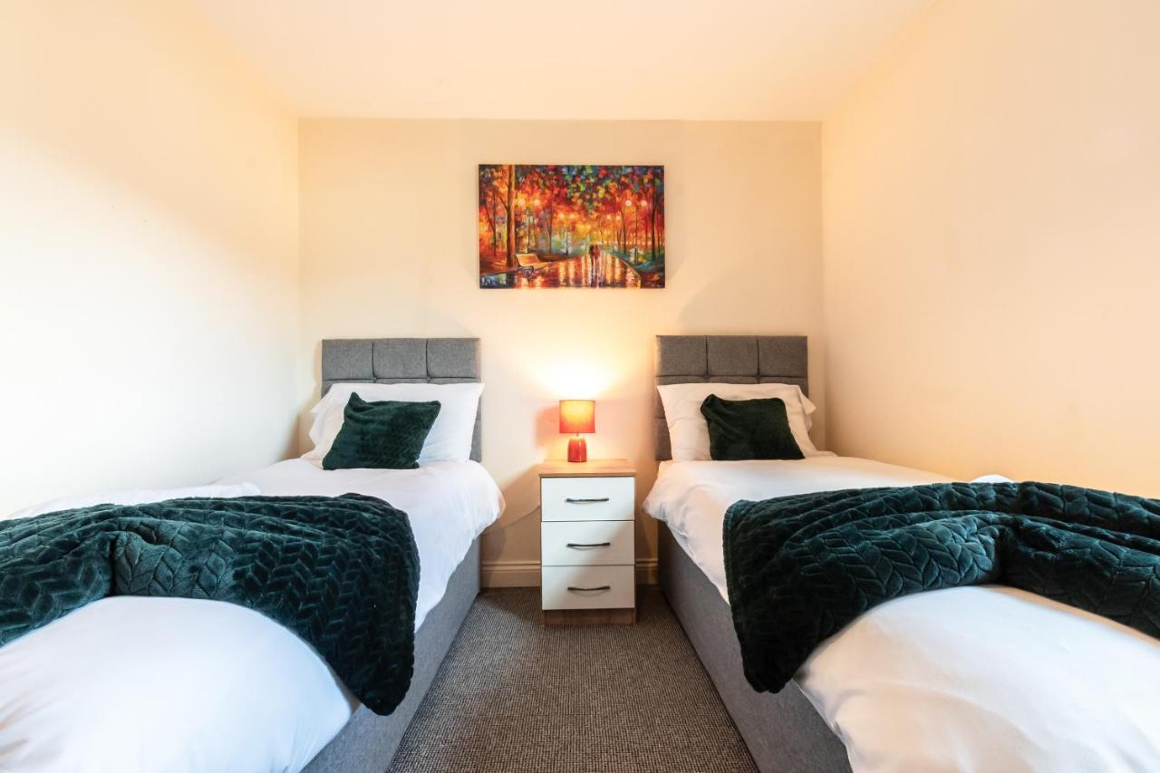 City Centre Comfort: Spacious 2-Bed with Smart TVs and Secure Parking Southampton Exterior photo